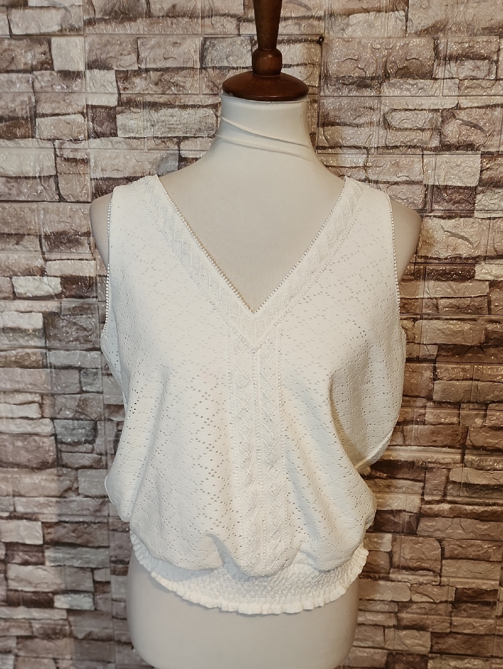 White House Black Market Elegant White Sleeveless Top Brand New
